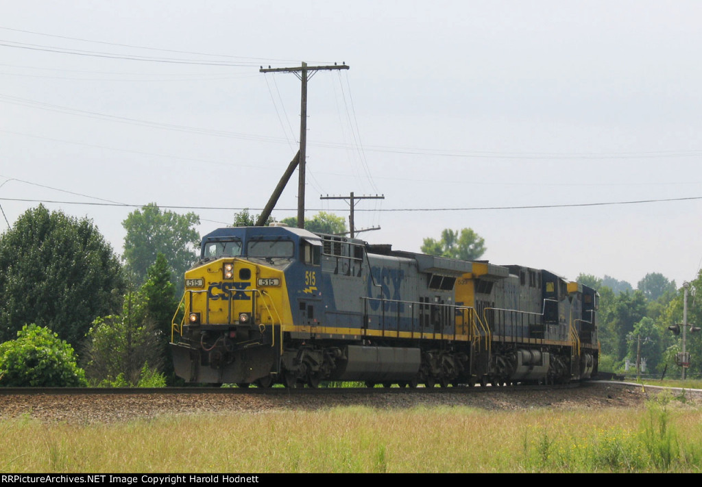 CSX 515 leads a train up track 3